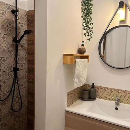 West Daire Budapeşte