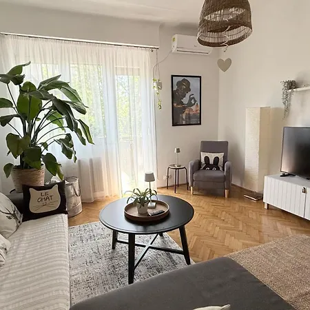 West Апартаменты *