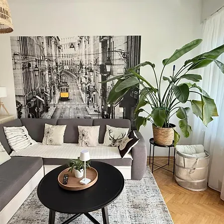 West Апартаменты *